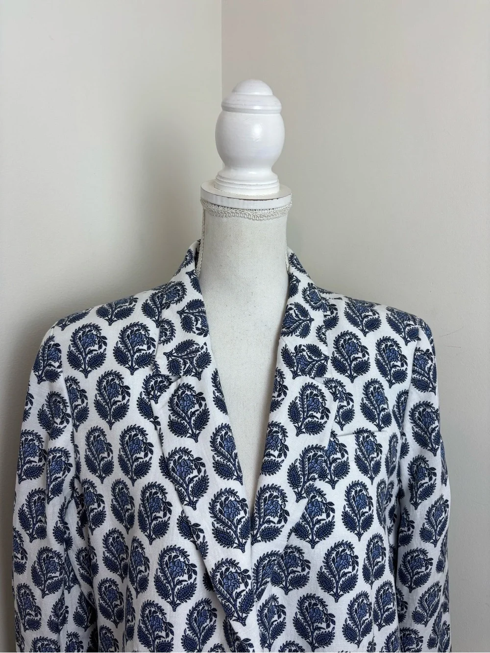 Helena Blazer In Bouquet Block Print Chelsea Linen-cupro Blend Size 20